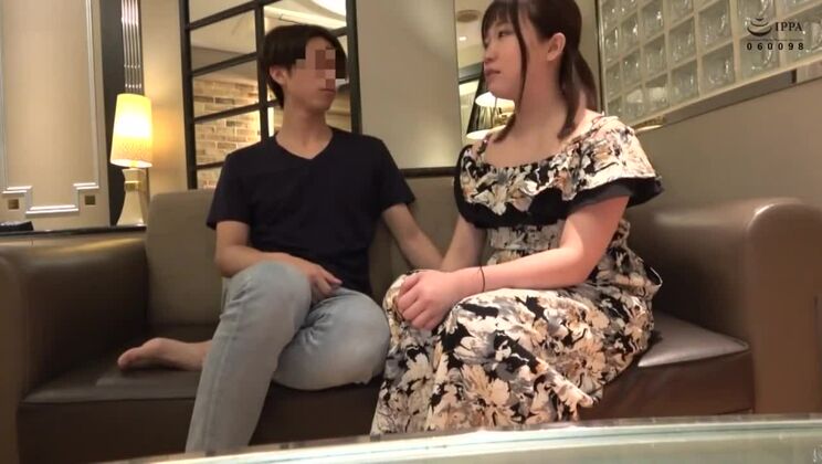 FG Dans une scène de sexe exotique et poilue, vérifiez seulement pour vous