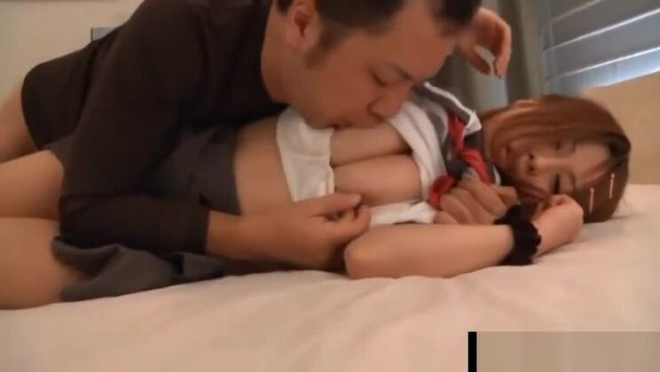 Une étudiante asiatique se fait lécher le cul