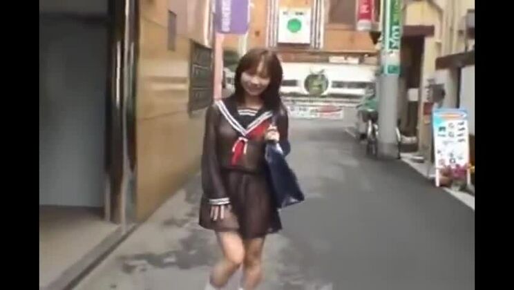 Mikan, mannequin asiatique sexy, aime se montrer (partie 2)