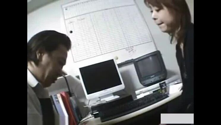 Vraies filles voleuses à l'étalage qui font des fellations