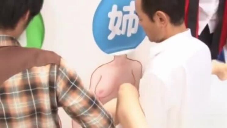 Les salopes asiatiques adorent jouer pendant le jeu télévisé