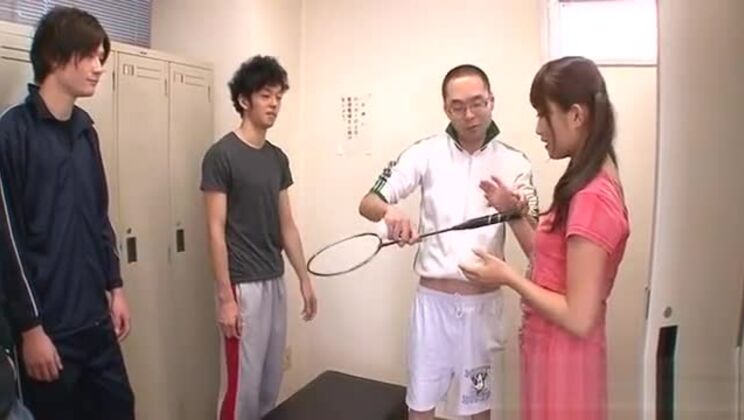 Une Japonaise dompte une énorme bite