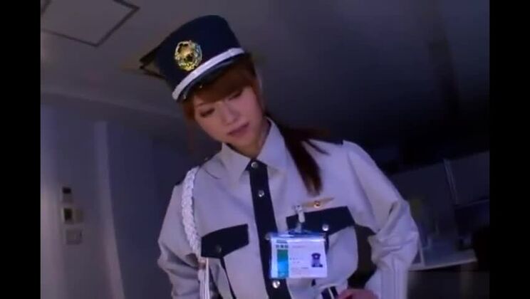 Fétichisme des pieds d'un policier japonais