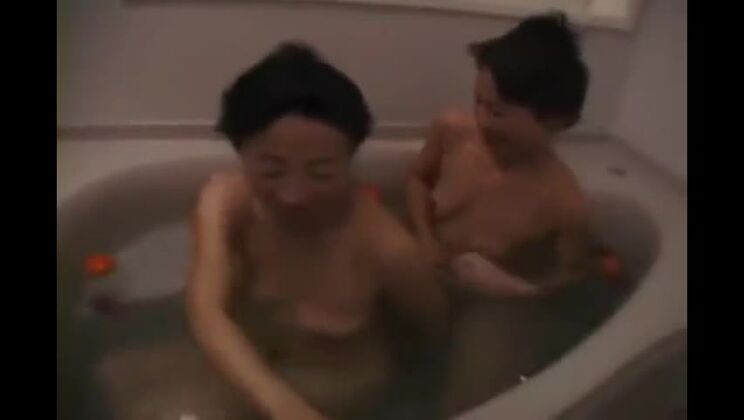 Lesbienne japonaise mature_x1